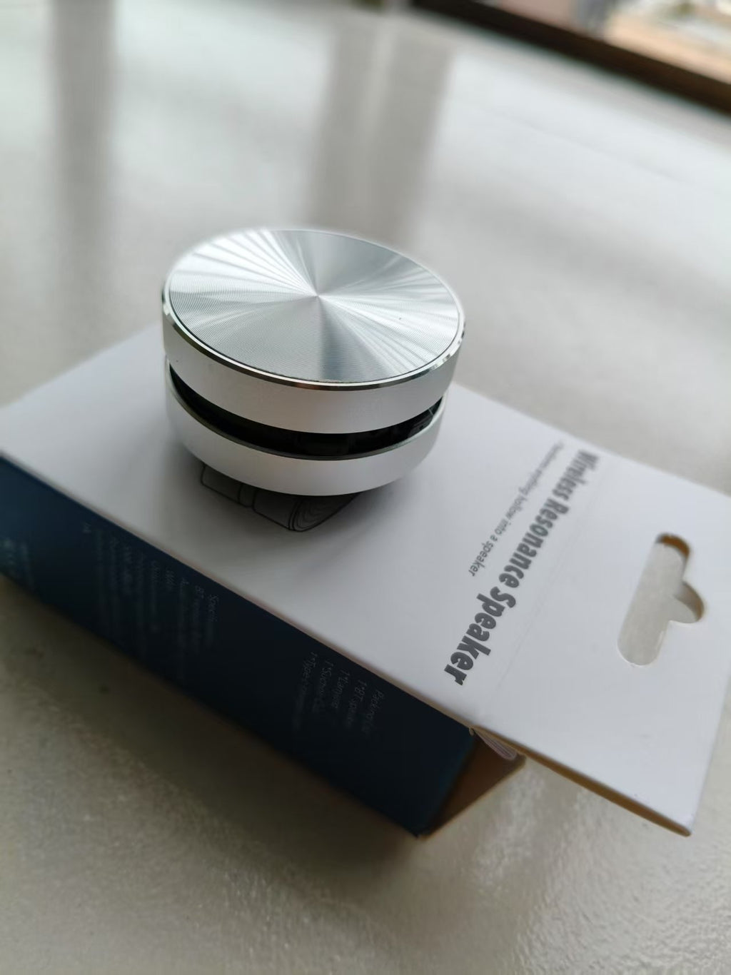 Altavoz bluetooth adhesivo
